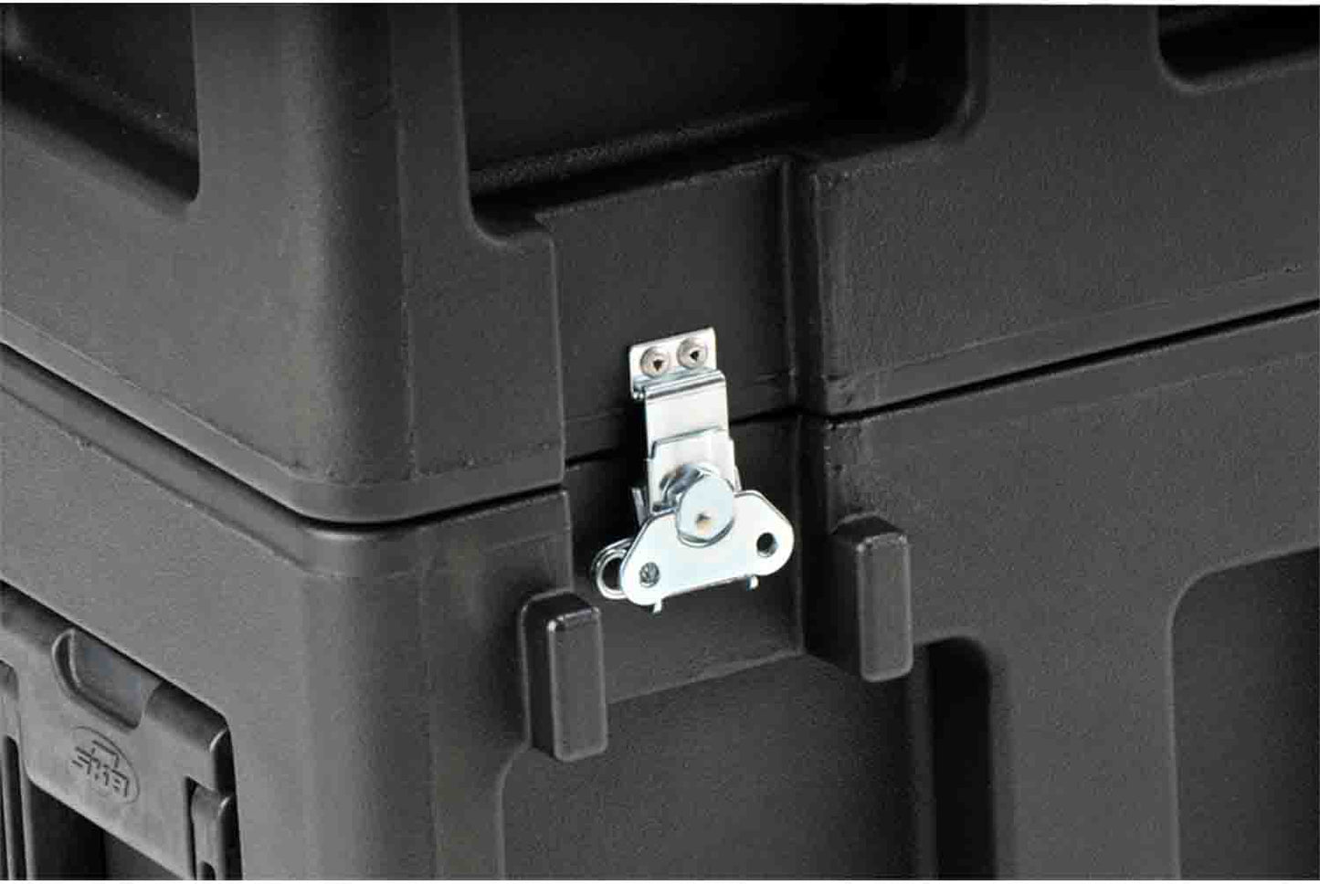 SKB Cases 3SKB-2026 Roto-Molded LCD Case for 20 – 26-Inch Screens - Hollywood DJ