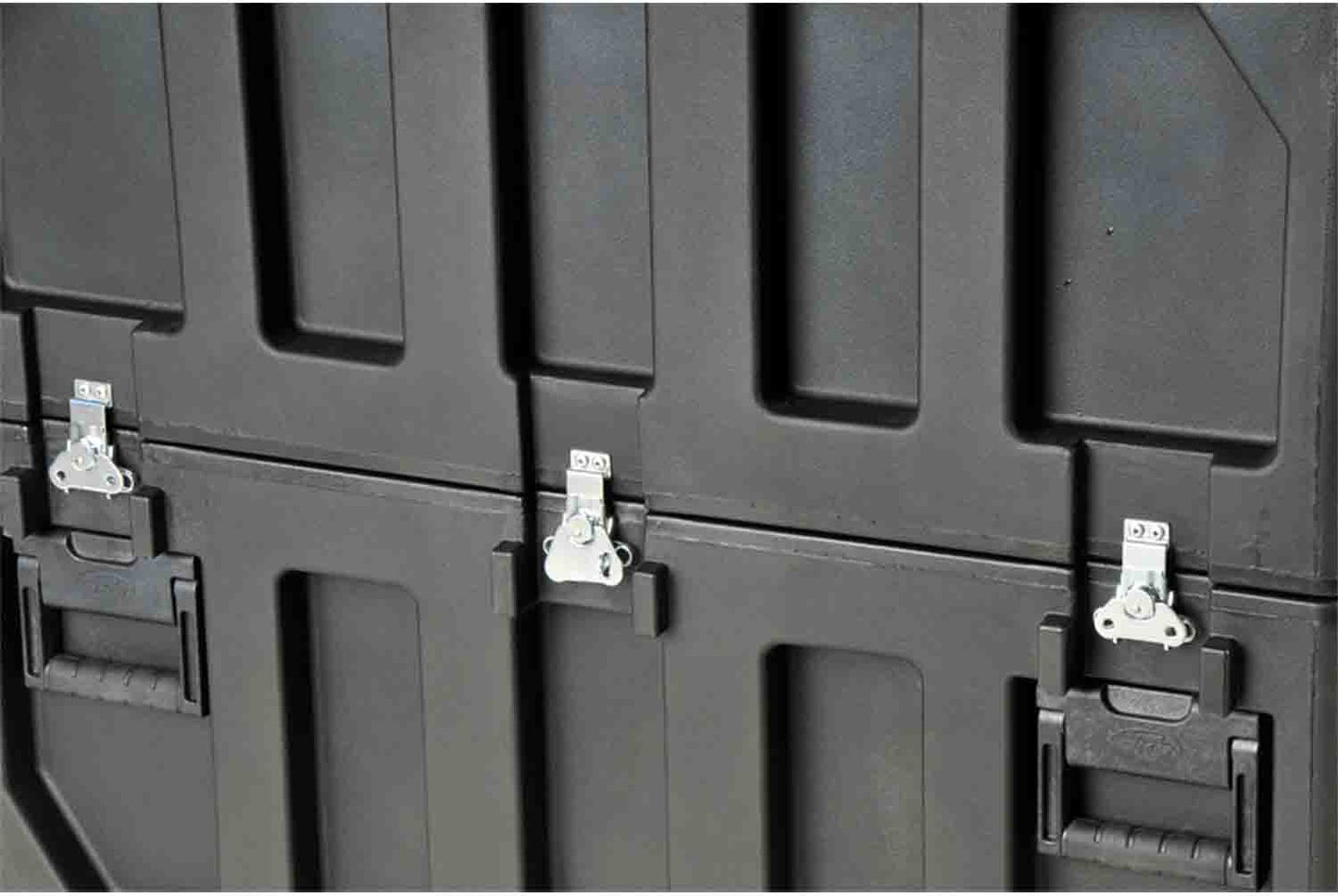 SKB Cases 3SKB-3237 Roto-Molded LCD Case for 32, 37-Inch Screens - Hollywood DJ