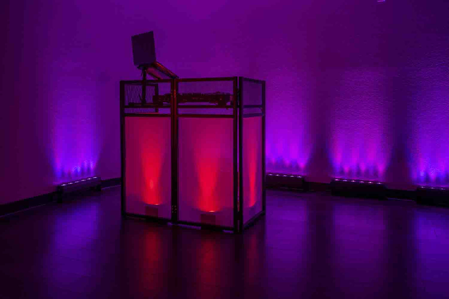 Headliner HL-30061 Huntington Portable DJ Booth - Hollywood DJ