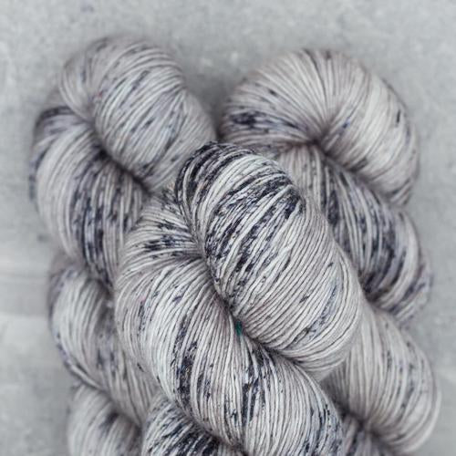 Madelinetosh Prairie Wool Yarn - Black & White