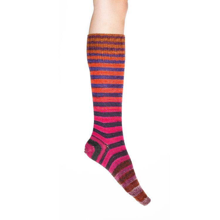 Uneek Sock Kit | 3 free sock patterns - Urth Yarns