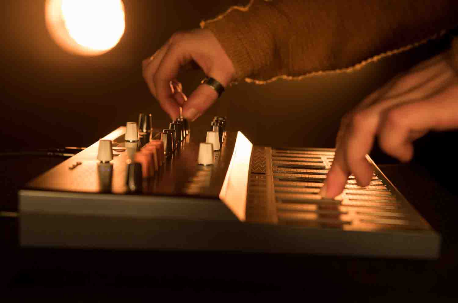 Arturia MICROFREAK Synthesizer, Hybrid Digital Analog Programmable Synthesizer - Hollywood DJ